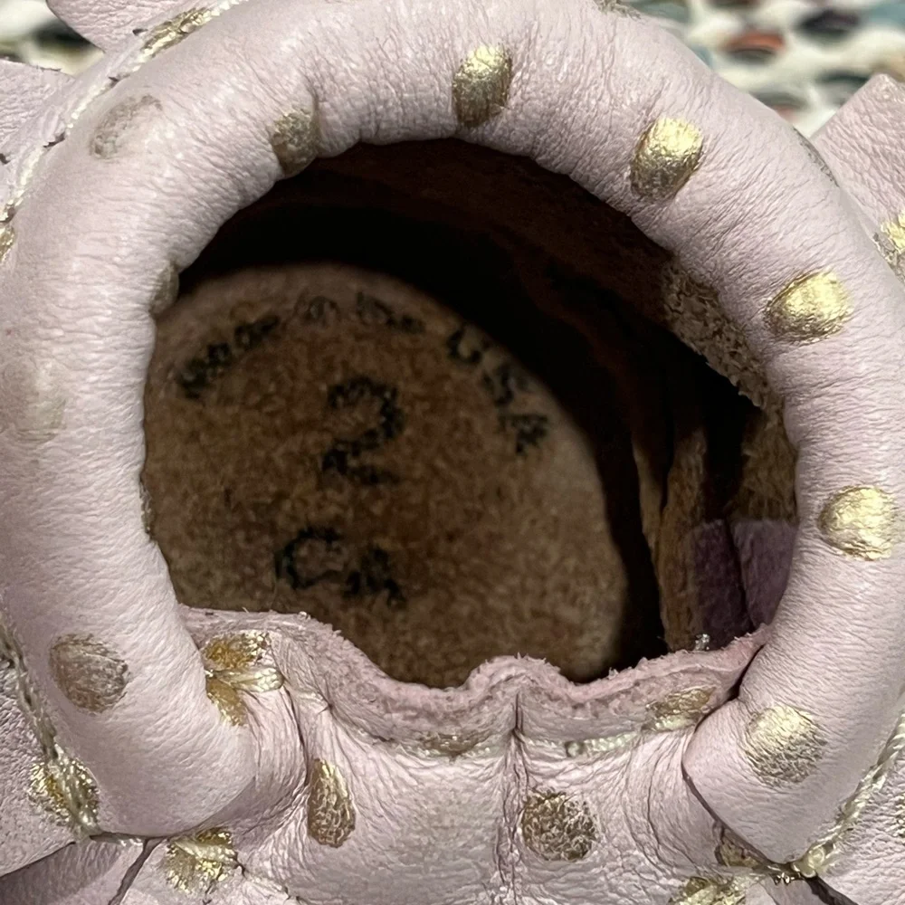 Freshly Picked Pink Gold Polkadot Fringe Leather‎ Baby Moccasins Sz Infant 2